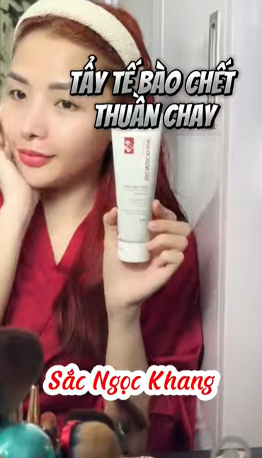 Nhớ tẩy tế bào chết thường xuyên để có làn da sáng mịn nha